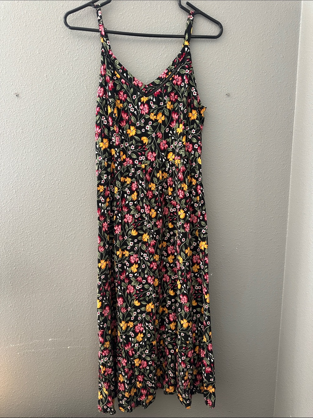 OLDNAVY Floral Maxi Dress in Black & Pink Size Large Like New